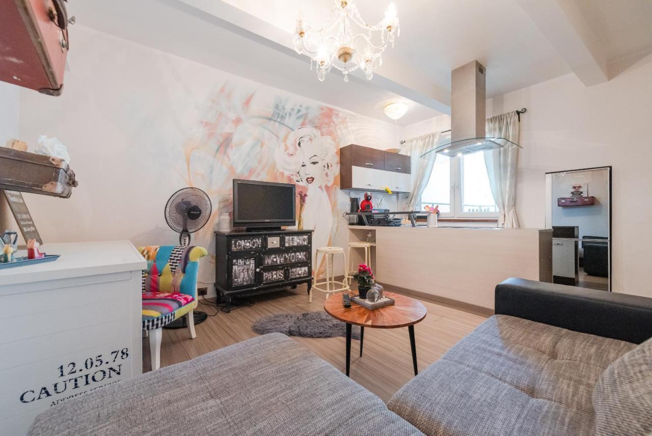 Second Home In Heart Of Братислава Екстериор снимка